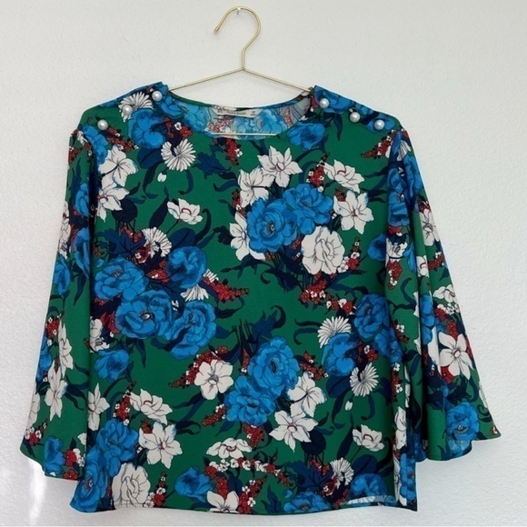 ⚡️ZARA Floral Flowing Blouse with Pearl Buttons bell sleeves SZ M (343) - Picture 3 of 8